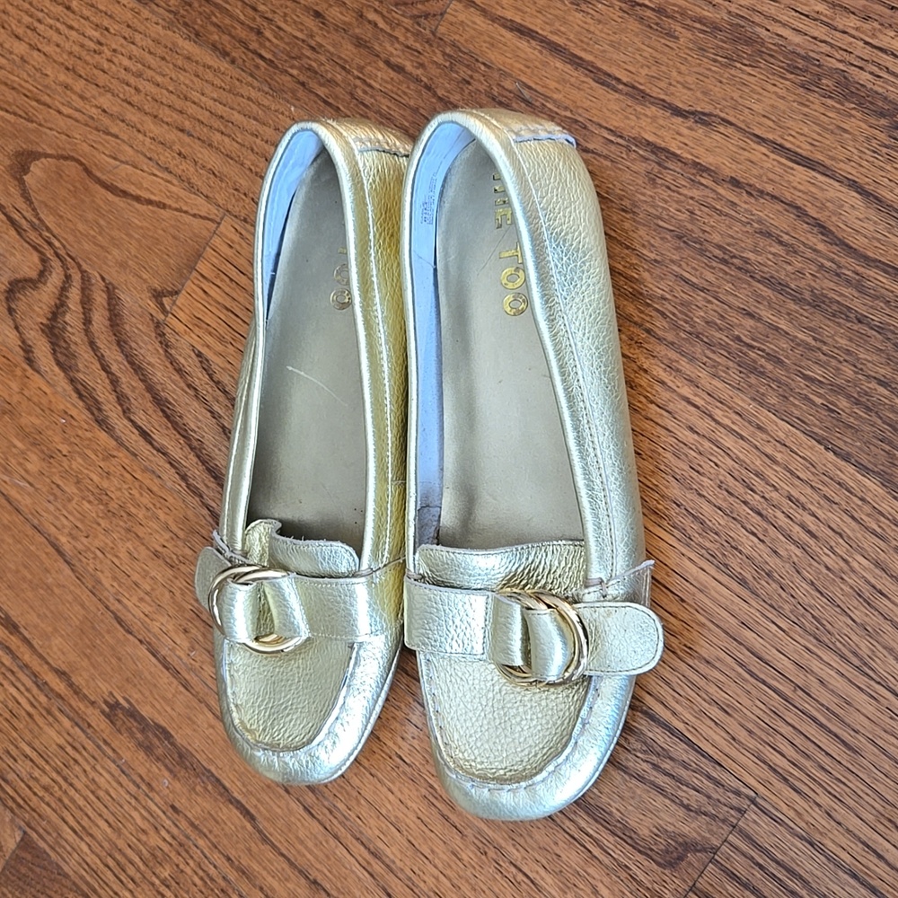 "Me Too" Gold Leather "Carlie" Women's 8.5 Driving Moccasin Shoes with Buckle
